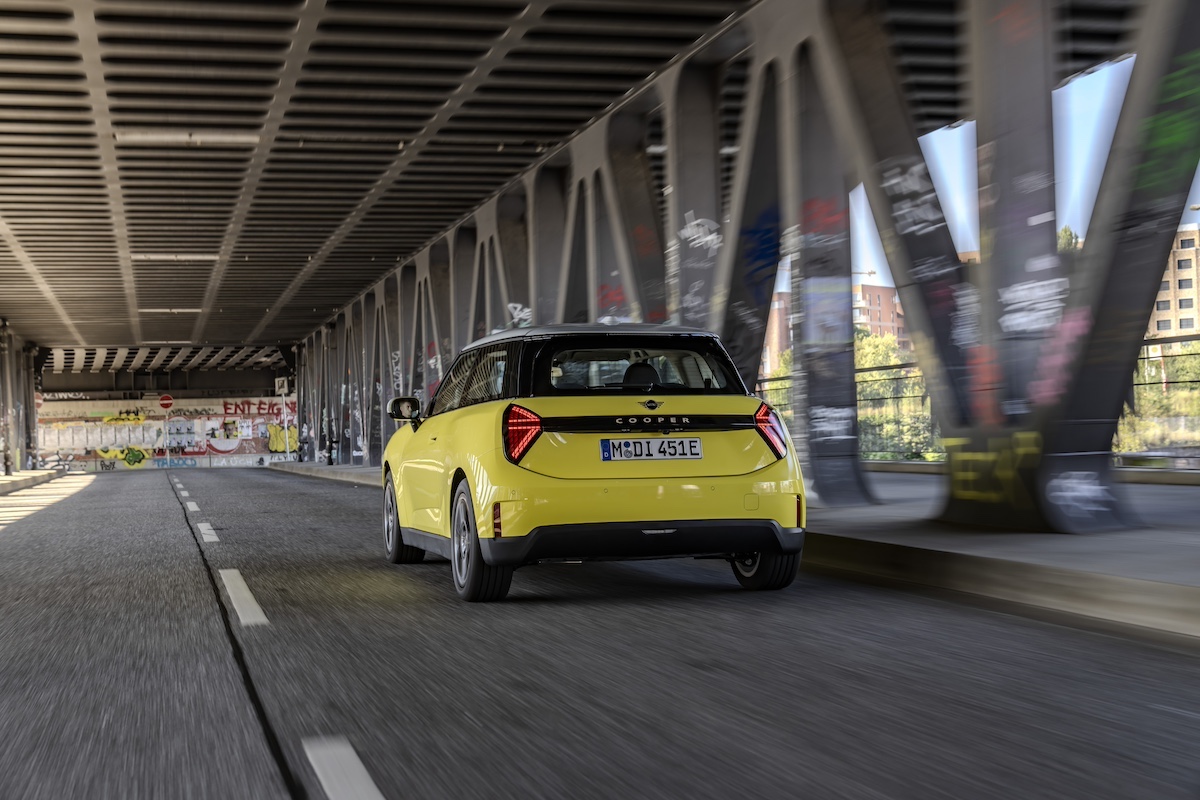 La Nuova MINI Cooper E, unisce stile e sostenibilità La Nuova MINI Cooper E, unisce stile e sostenibilità