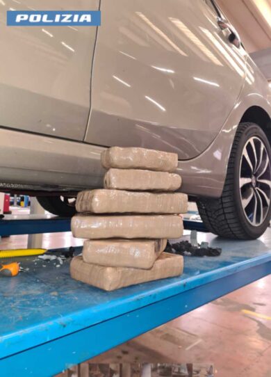 Cocaina a Roma, bloccati due grossisti albanesi: sequestrati 10 kg in purezza