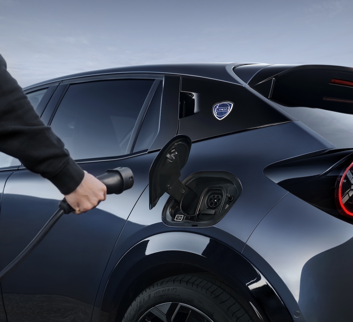 Nuova Lancia Ypsilon Cassina: rivoluzione elettrica nel design italiano Nuova Lancia Ypsilon Cassina: rivoluzione elettrica nel design italiano