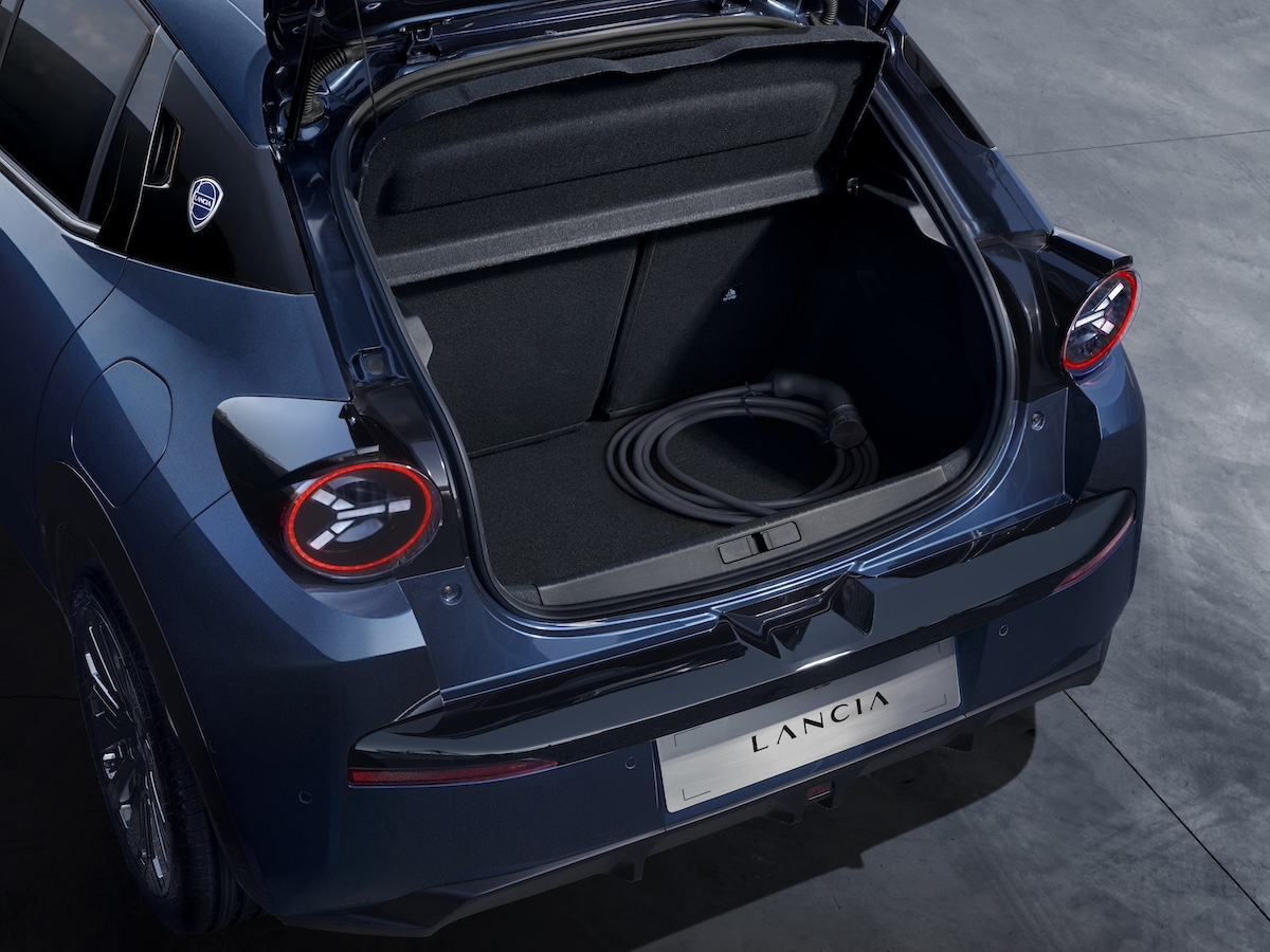 Nuova Lancia Ypsilon Cassina: rivoluzione elettrica nel design italiano Nuova Lancia Ypsilon Cassina: rivoluzione elettrica nel design italiano