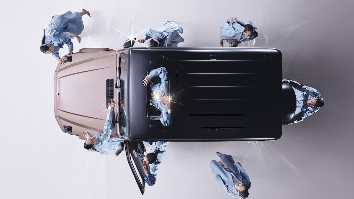 Mercedes Classe G “Stronger Than Diamonds” Celebra l’Amore
