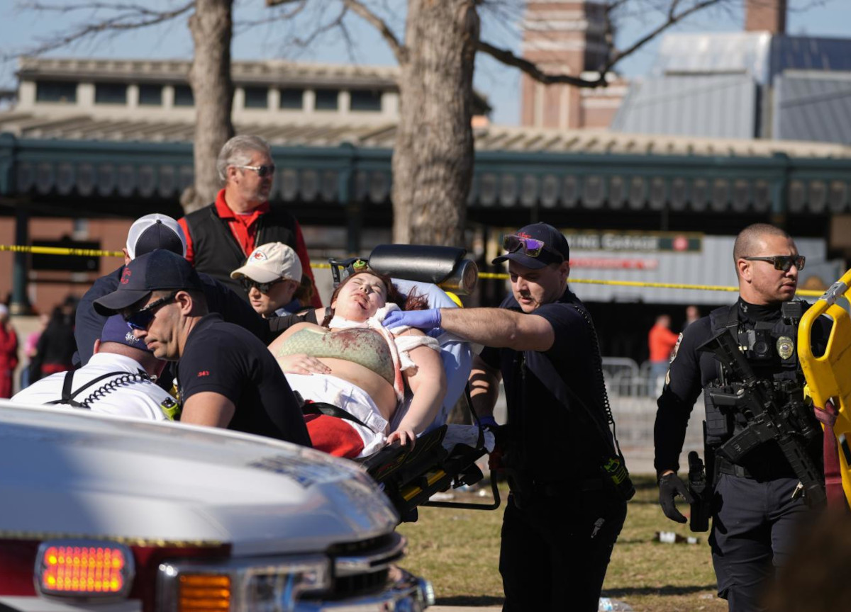 Sparatoria Kansas City, un morto e 21 feriti: undici sono bimbi. Tre arresti