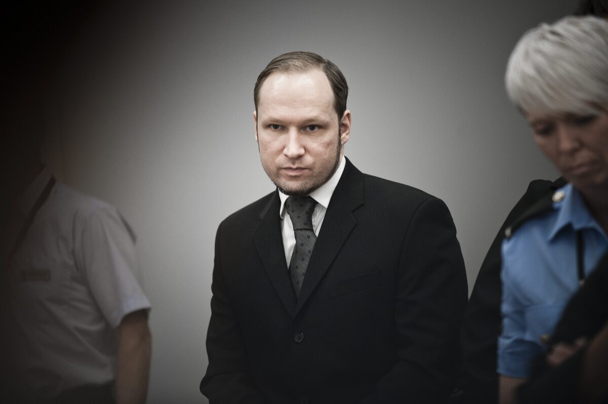 Neonazista killer perde causa contro Oslo per trattamento inumano in carcere Neonazista killer perde causa contro Oslo per trattamento inumano in carcere