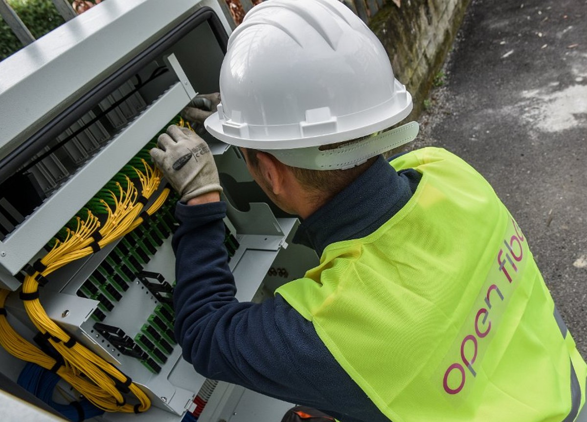 Open Fiber, annunciato un voucher di 50 euro per i cittadini di Lacchiarella Open Fiber, annunciato un voucher di 50 euro per i cittadini di Lacchiarella