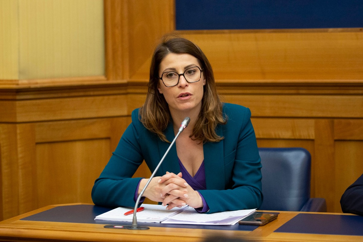 “La Rai controlla pure gli artisti”. Pasdaran di sinistra sempre da Floris