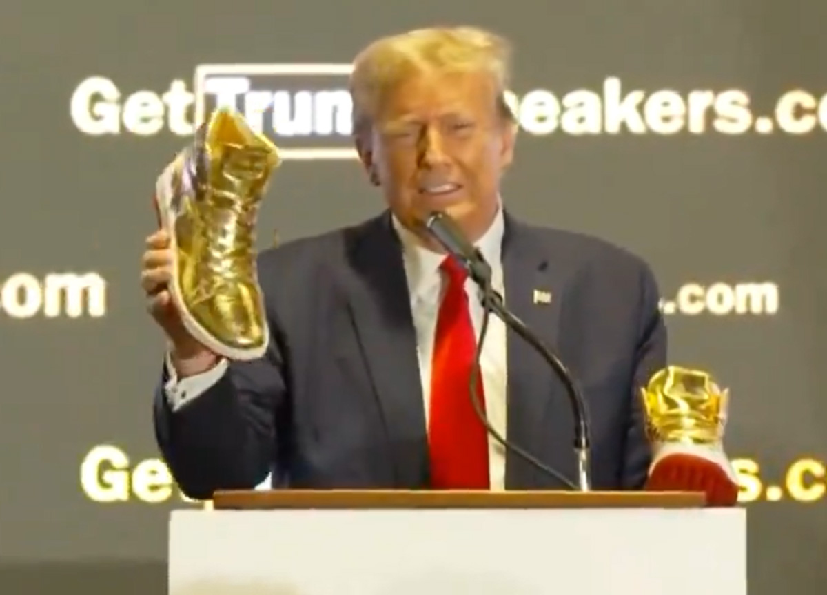 Usa, Trump lancia una linea di scarpe da ginnastica. “Lo volevo fare da tempo” Usa, Trump lancia una linea di scarpe da ginnastica. “Lo volevo fare da tempo”
