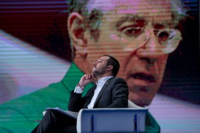 Bossi: “Salvini? Con lui la Lega è estrema destra”. Ma la strategia è vincente