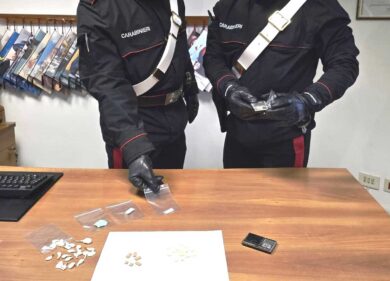 Ecstasy e matanfetamina: scoperta la pusher di Acilia della droga della follia