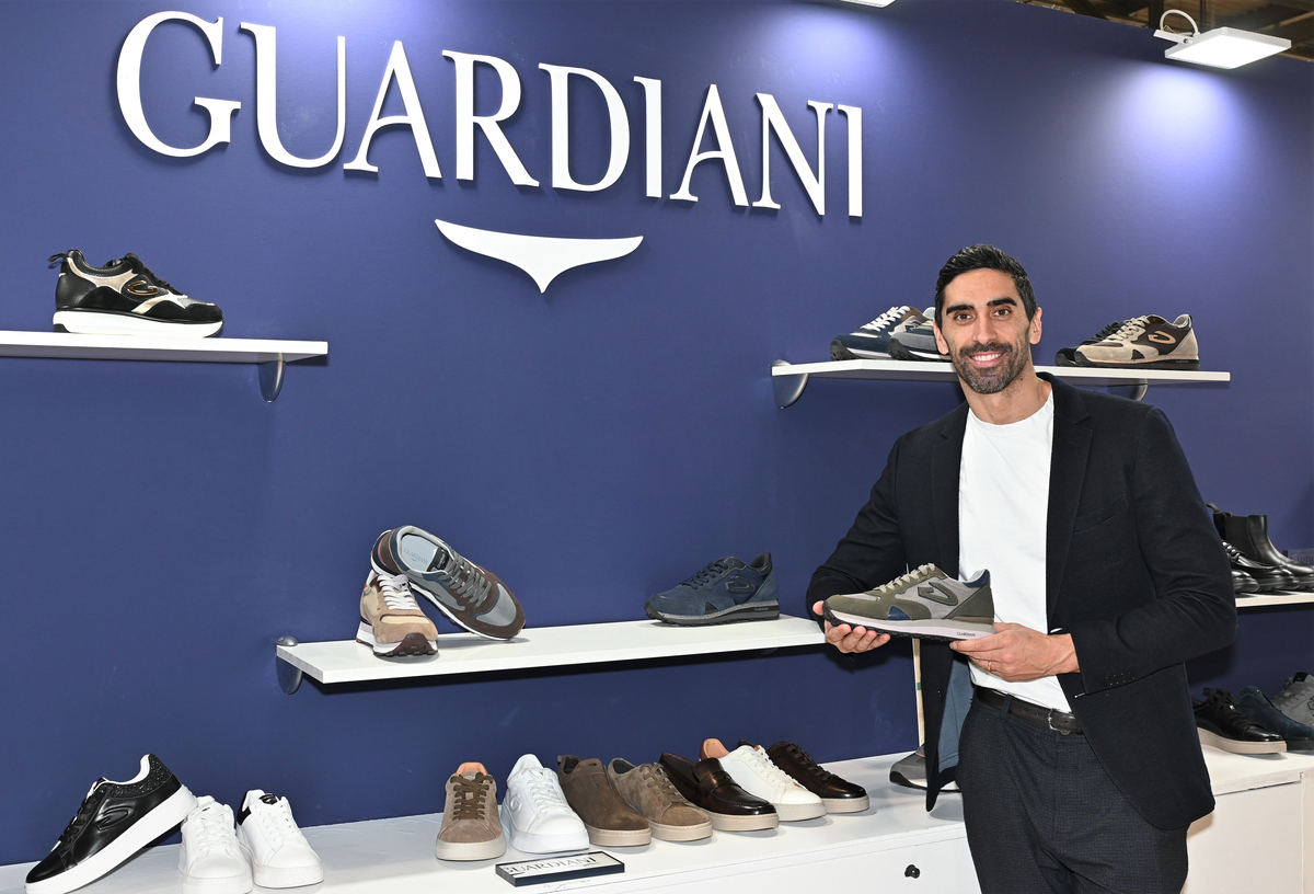 Filippo Magnini celebre nuotatore italiano testimonial di Guardiani Filippo Magnini celebre nuotatore italiano testimonial di Guardiani