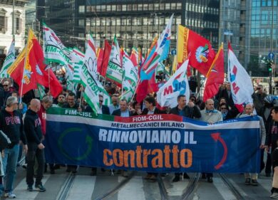 Metalmeccanici, i sindacati: “Ridurre l’orario di lavoro e aumento di 280euro”
