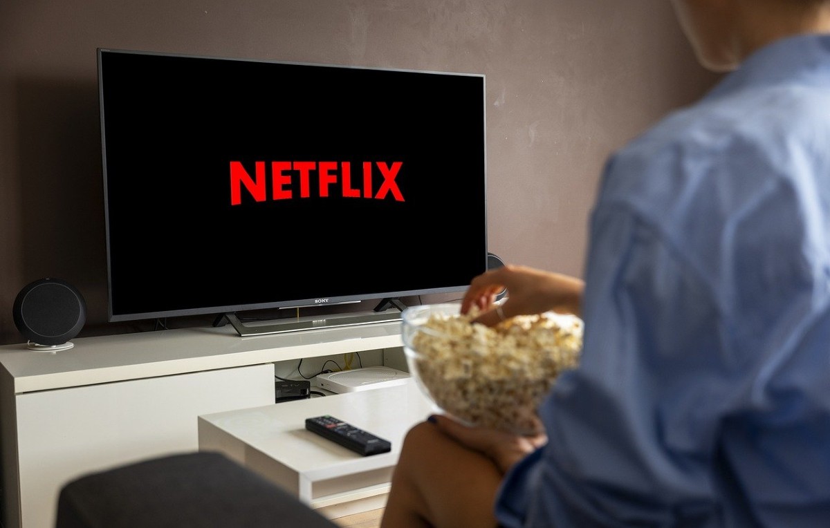 Netflix si scatena: la presa in giro della Roma-Lido claim per Nuova Scena