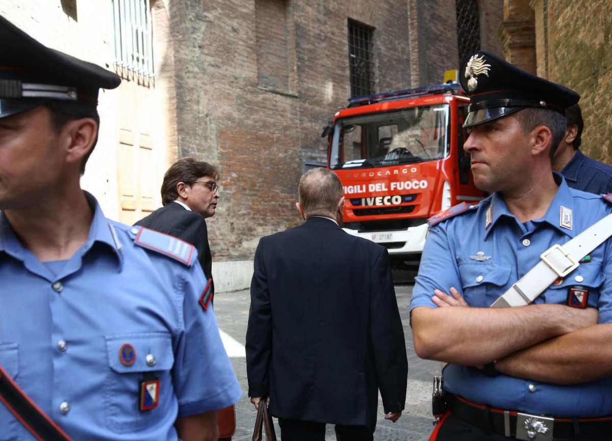 Morte David Rossi, arriva la confessione in carcere: “L’ho ucciso io” Morte David Rossi, arriva la confessione in carcere: “L’ho ucciso io”