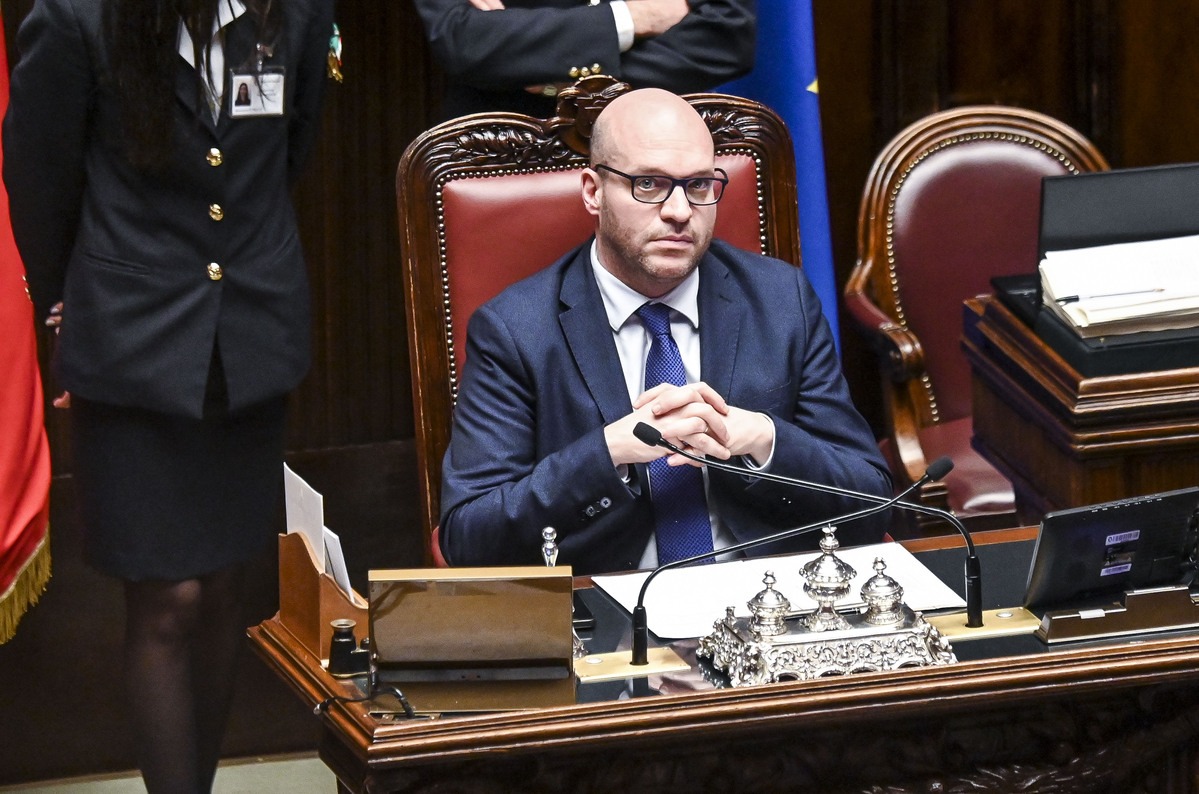 Stampa, “errore” alla Camera. Fontana al governo: “Ci vuole rispetto” Stampa, “errore” alla Camera. Fontana al governo: “Ci vuole rispetto”