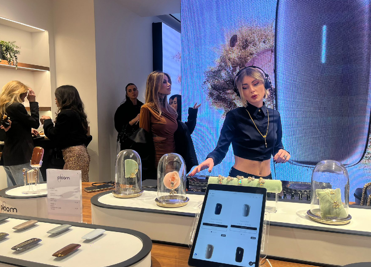 MFW, JTI presenta la special edition di Ploom X con ospite Greta Liberato MFW, JTI presenta la special edition di Ploom X con ospite Greta Liberato