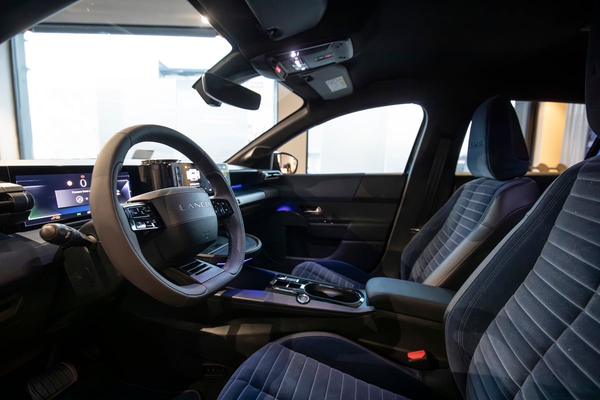 Nuova Lancia Ypsilon Cassina: rivoluzione elettrica e design italiano Nuova Lancia Ypsilon Cassina: rivoluzione elettrica e design italiano