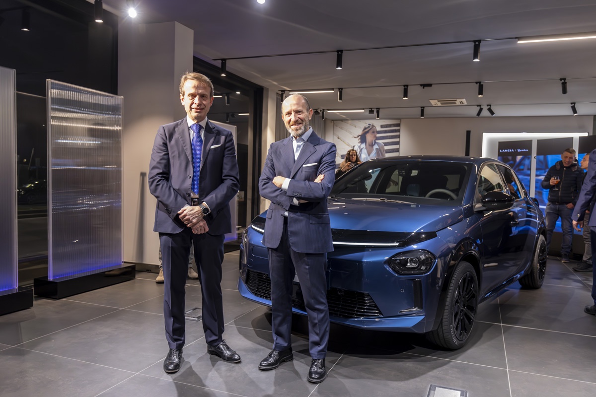 Nuova Lancia Ypsilon Cassina: rivoluzione elettrica e design italiano Nuova Lancia Ypsilon Cassina: rivoluzione elettrica e design italiano