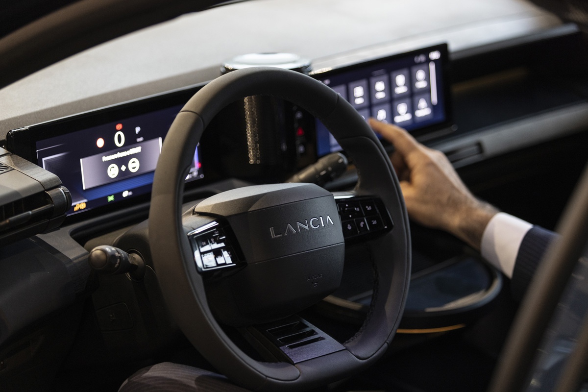 Nuova Lancia Ypsilon Cassina: rivoluzione elettrica e design italiano Nuova Lancia Ypsilon Cassina: rivoluzione elettrica e design italiano