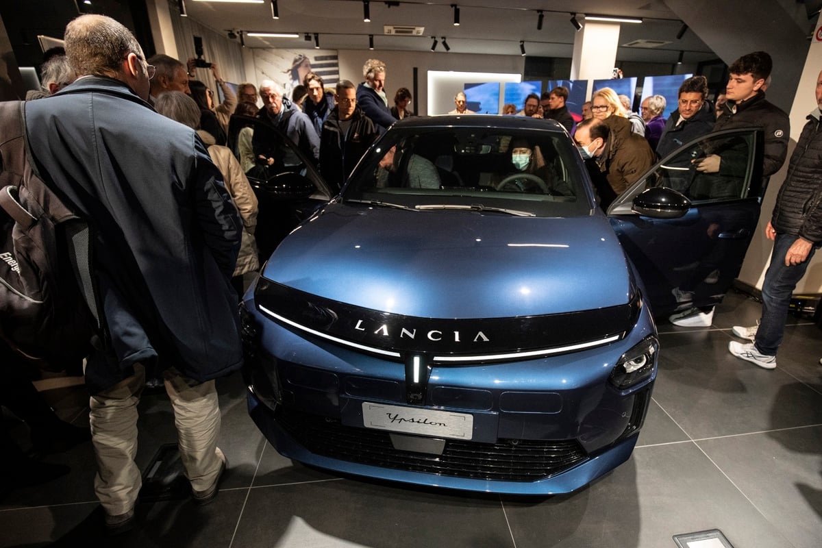 Nuova Lancia Ypsilon Cassina: rivoluzione elettrica e design italiano Nuova Lancia Ypsilon Cassina: rivoluzione elettrica e design italiano