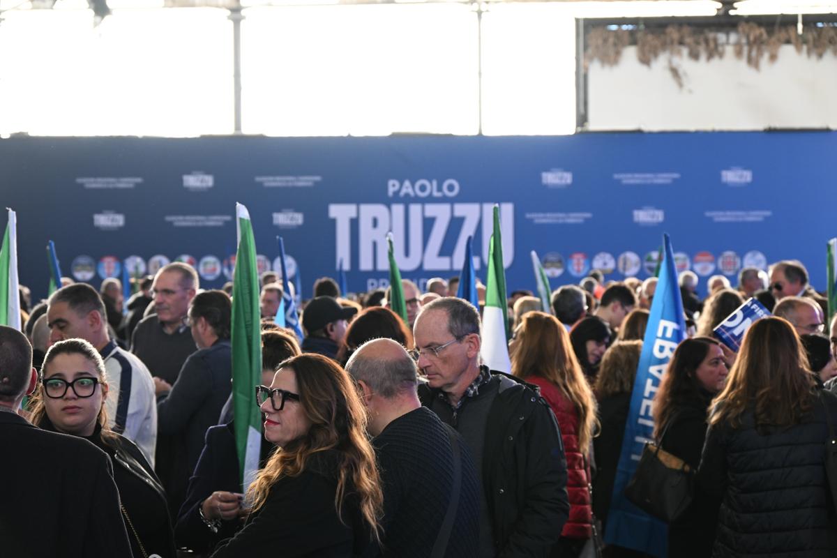Cdx unito a Cagliari per Truzzu. Salvini: “Con Meloni avanti per 5 anni” Cdx unito a Cagliari per Truzzu. Salvini: “Con Meloni avanti per 5 anni”