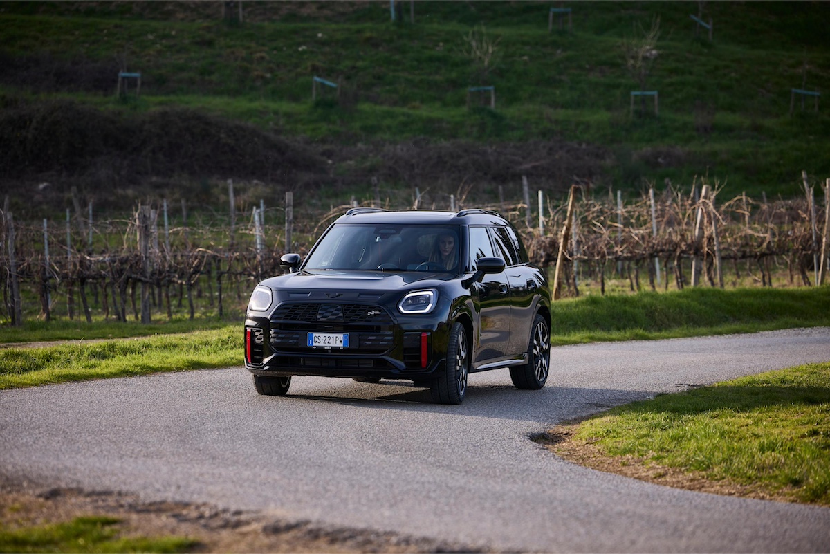 Nuova MINI John Cooper Works Countryman: prestazioni e stile al top