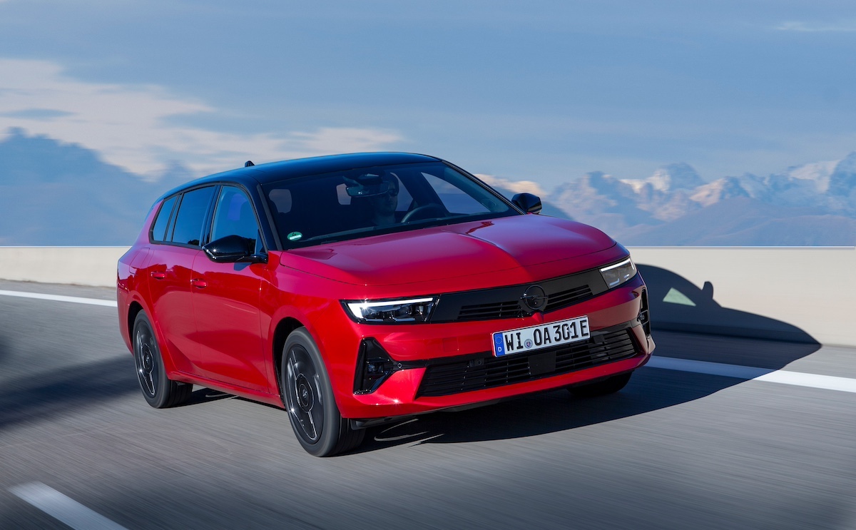 Opel Astra Hybrid 2024: arriva il motore ibrido a 48 V e cambio DCT6