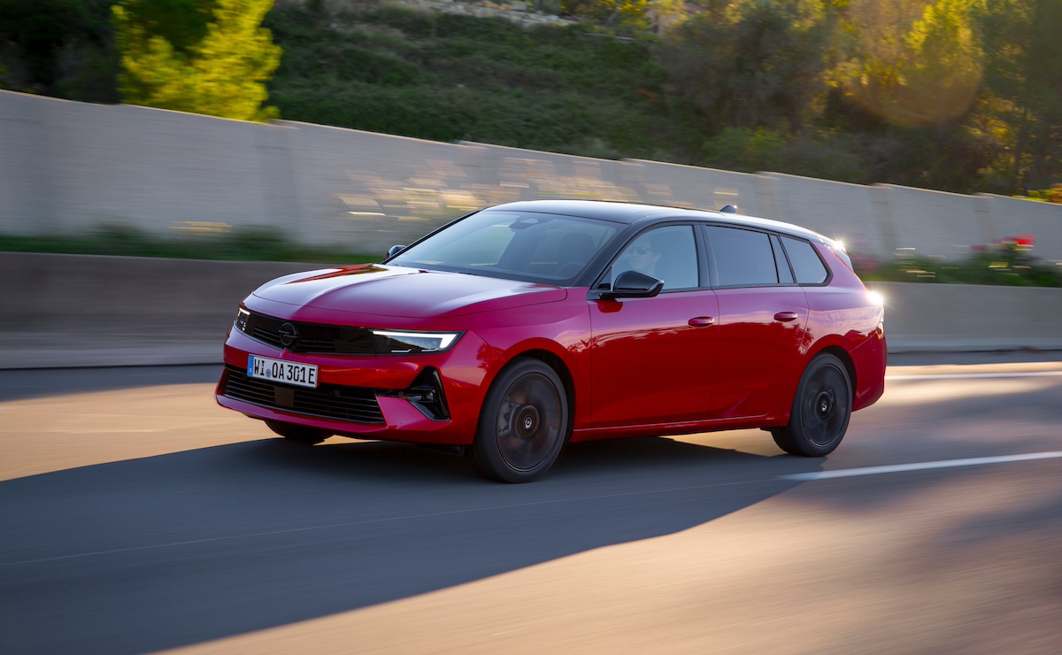 Opel Astra Hybrid 2024: arriva il motore ibrido a 48 V e cambio DCT6