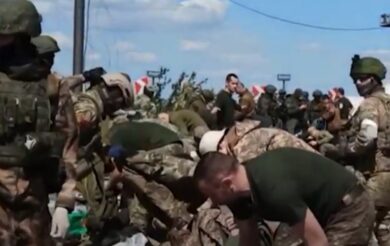 Navalny, ultimatum alla madre: “Dia l’ok ai funerali segreti”. Ma lei rifiuta
