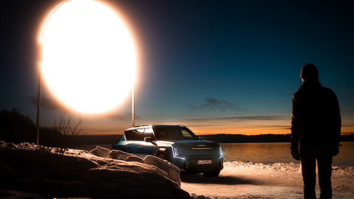 Kia EV9 Illumina la Norvegia con un sole artificiale