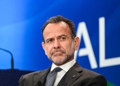 Minenna indagato, “i lettini dei vip come tangenti” e i favori di “er Mitico”