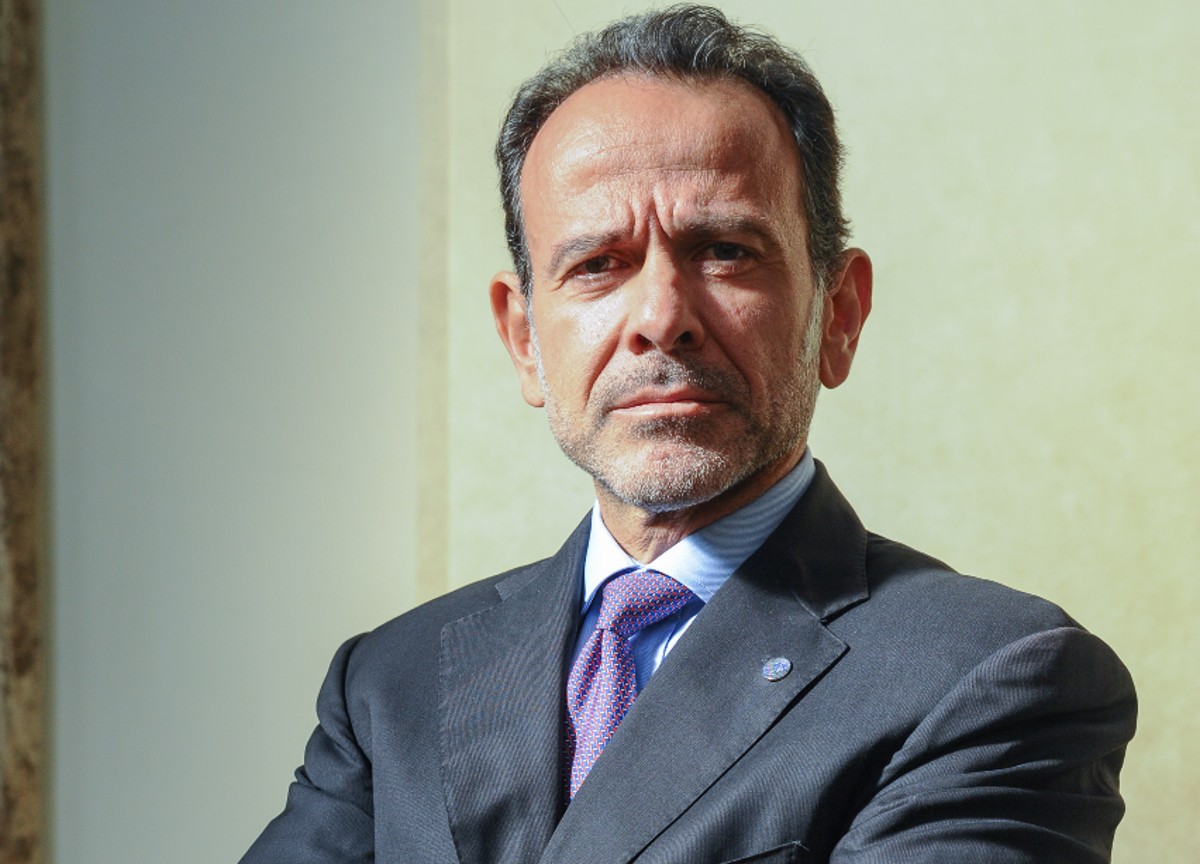 Minenna indagato, “i lettini dei vip come tangenti” e i favori di “er Mitico” Minenna indagato, “i lettini dei vip come tangenti” e i favori di “er Mitico”