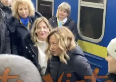 Ucraina, Meloni arriva a Kiev per presiedere la riunione del G7. VIDEO