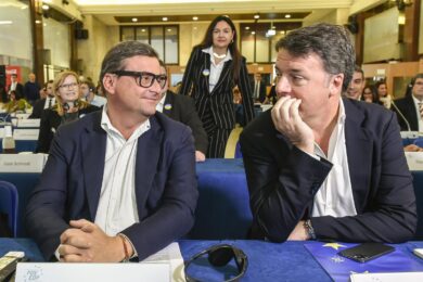 Terzo Polo, Renzi dà l’ok a Bonino per la lista unica. Ma Calenda frena
