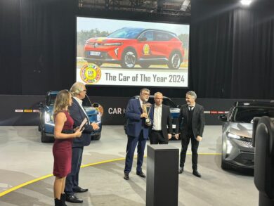Renault Scenic E-Tech trionfa come Auto dell’Anno 2024 al Salone di Ginevra