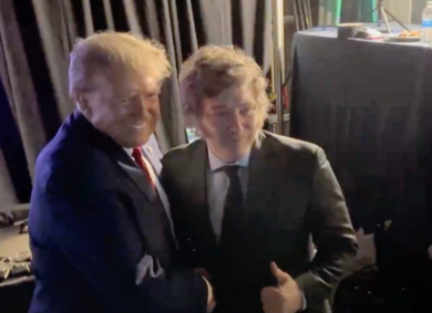 Milei strizza l’occhio a Trump e fa suo il motto: “Make Argentina great again”