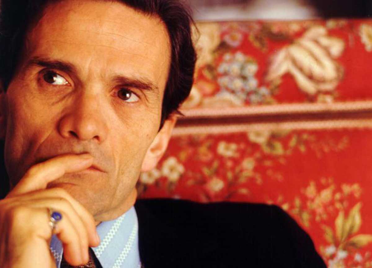 Manganellate, quando Pasolini stava coi poliziotti: la Sx vuole mistificarlo Manganellate, quando Pasolini stava coi poliziotti: la Sx vuole mistificarlo