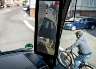 Angolo cieco, sì all’obbligo sensori sui mezzi pesanti