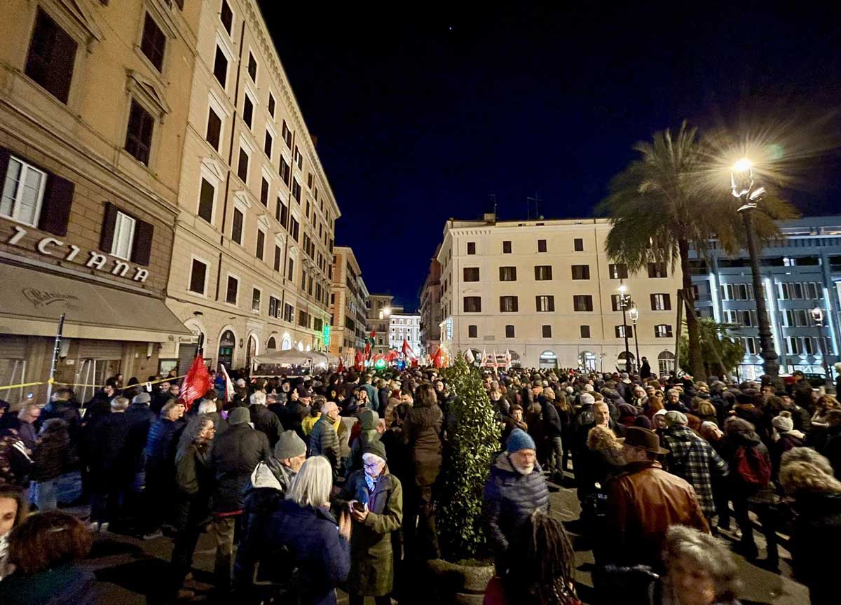 In piazza a Roma 800 studenti, zero incidenti: “Piantedosi, non finisce qui” In piazza a Roma 800 studenti, zero incidenti: “Piantedosi, non finisce qui”