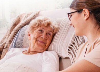 Family care, badanti: +17% di assunzioni nel 2023
