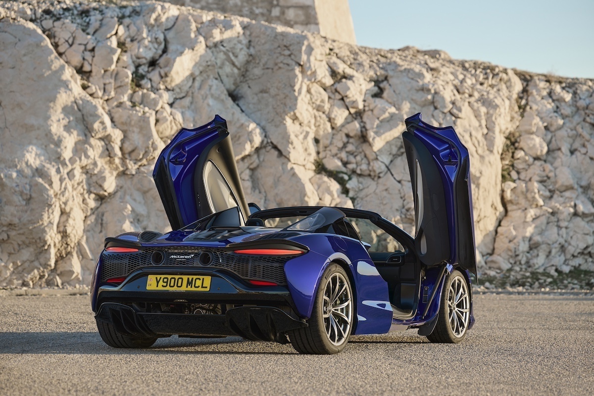 McLaren Artura Spider 2025: innovazione e prestazioni per la supercar ibrida