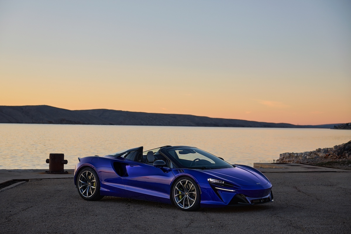 McLaren Artura Spider 2025: innovazione e prestazioni per la supercar ibrida