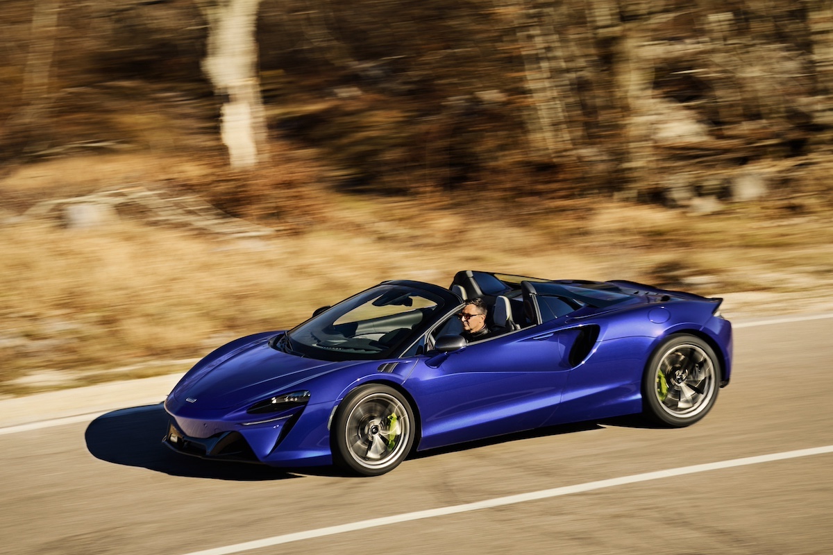McLaren Artura Spider 2025: innovazione e prestazioni per la supercar ibrida