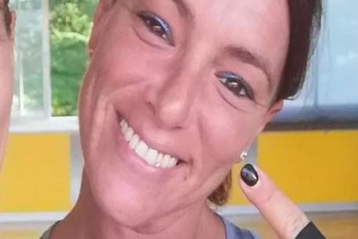 Omicidio a Padova, donna di 41 anni uccisa a coltellate. Si cerca il marito Omicidio a Padova, donna di 41 anni uccisa a coltellate. Si cerca il marito