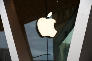 Auto elettrica, Apple archivia il progetto “Titan” e punta sull’IA