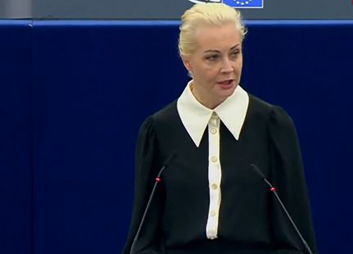 La moglie di Navalny al Parlamento Ue: “Putin è un maledetto mafioso” La moglie di Navalny al Parlamento Ue: “Putin è un maledetto mafioso”
