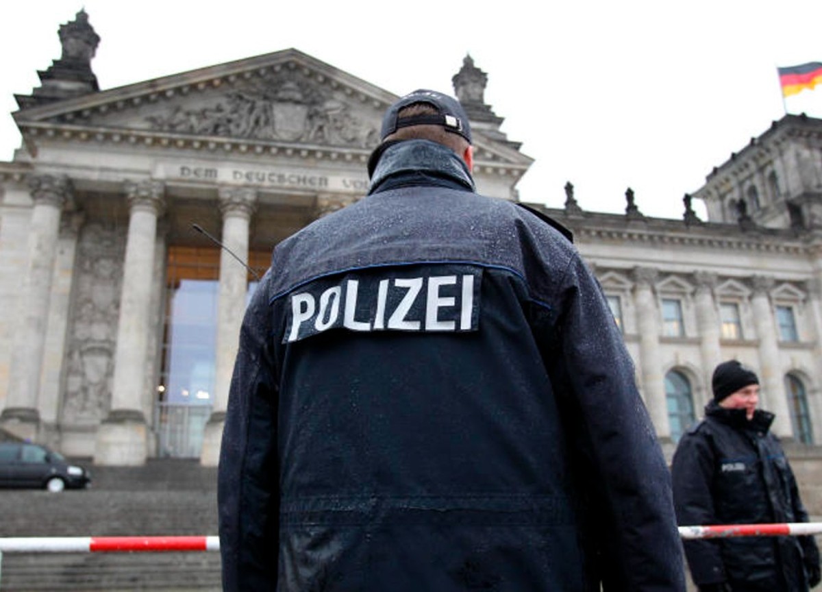 Sangue in una scuola elementare in Germania: bambini accoltellati da islamico Sangue in una scuola elementare in Germania: bambini accoltellati da islamico