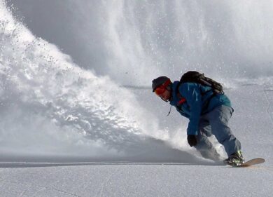 Con lo snowboard vola dalla seggiovia: paura per un giovane sul Gran Sasso