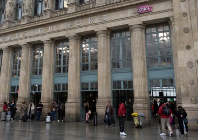 Olimpiadi Parigi ’24, rubata la borsa con i piani sicurezza. Colpa di un treno