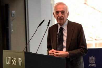 Tim, per la presidenza di Netco il Mef vuole puntare su Sarmi