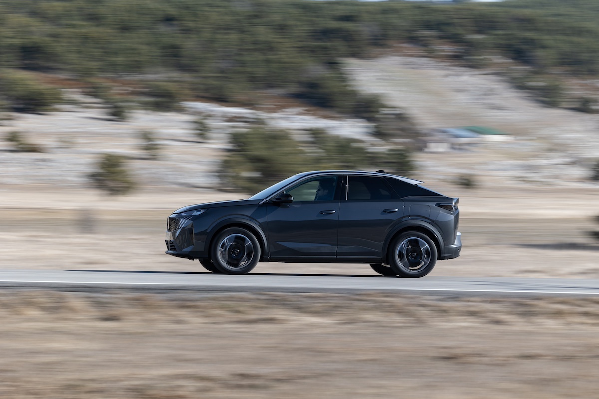 Peugeot lancia il SUV elettrico E-3008: design e prestazioni superiori Peugeot lancia il SUV elettrico E-3008: design e prestazioni superiori