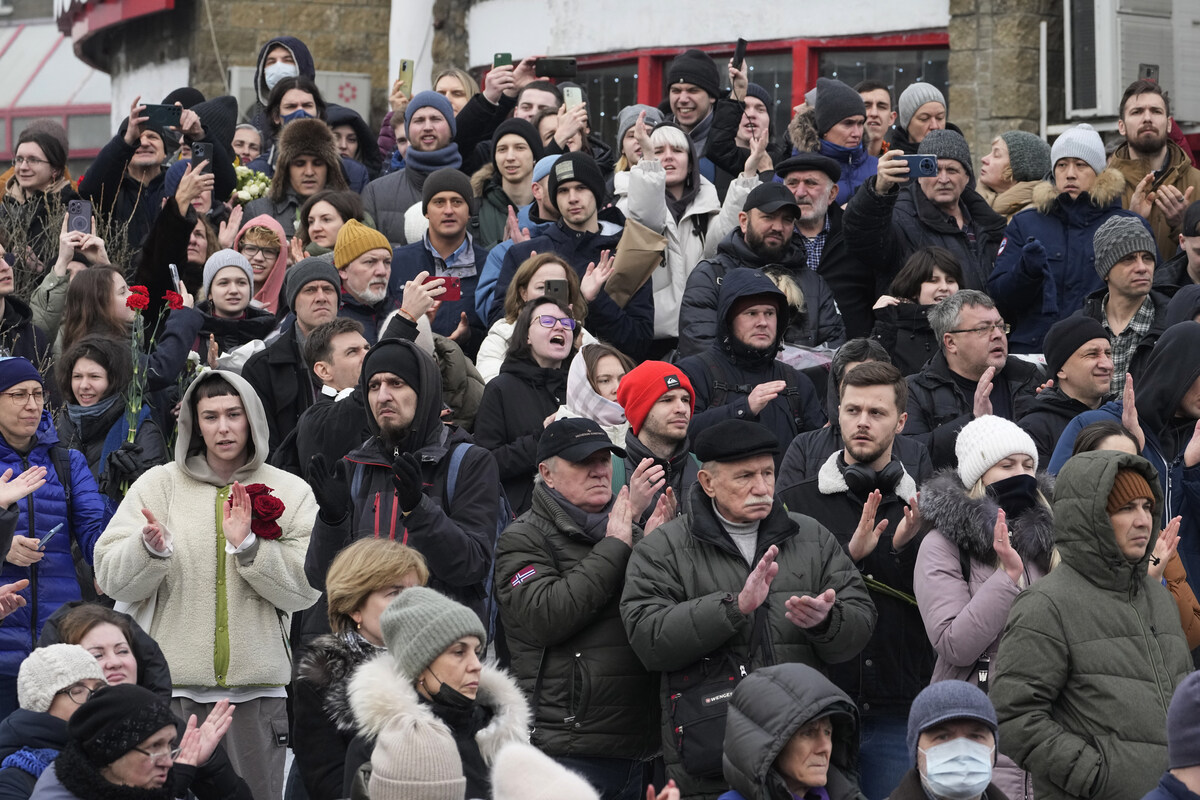 Navalny, in migliaia ai funerali a Mosca. 56 arresti in 13 città russe